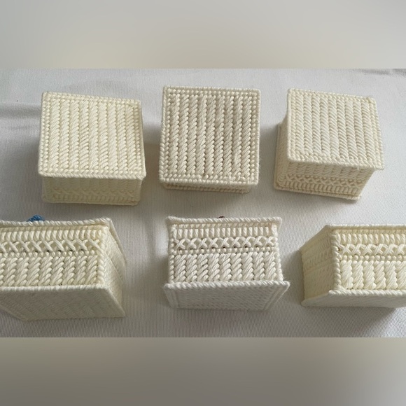 Set of 6 Handmade Plastic canvas & Yarn Floral Trinket Boxes - Picture 4 of 11